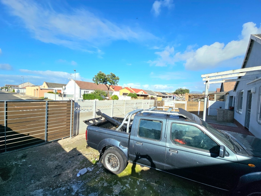 4 Bedroom Property for Sale in Strandfontein Village Western Cape